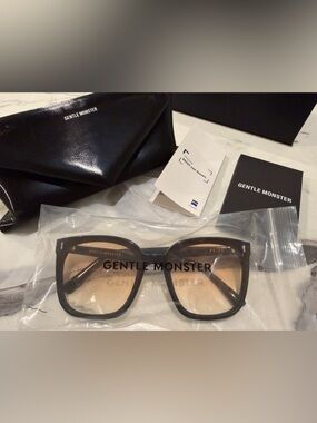 GENTLE MONSTER Frida 01(OG) Black Frame/Orange lens